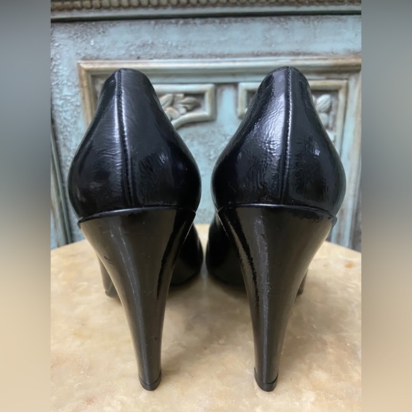 GUCCI Patent Leather Heels
Shoes size 36 C US 5.5 - Picture 10 of 12